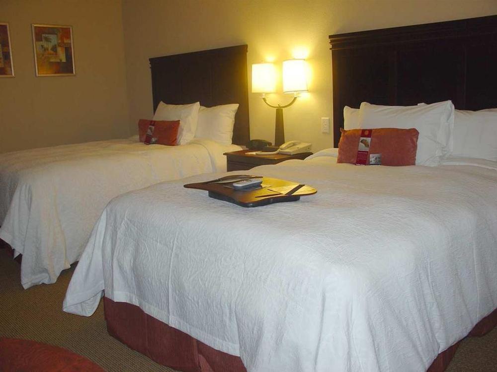 Hampton Inn & Suites 게인즈빌 객실 사진