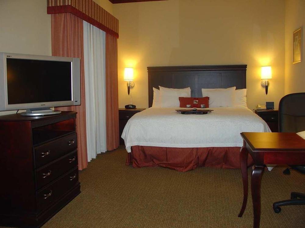Hampton Inn & Suites 게인즈빌 객실 사진